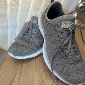 APL: Athletic Propulsion Labs women’s techloom phantom
